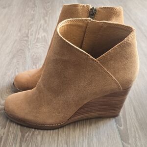 Lucky Brand Yakeena Suede Booties Size  8.5 Leather Upper Camel Brown